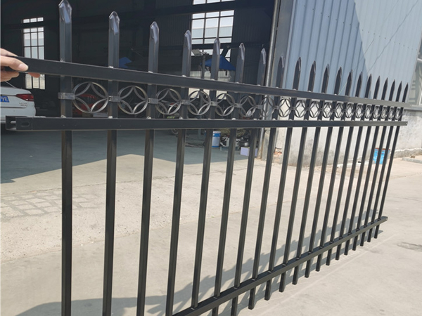 圍墻護(hù)欄什么材質(zhì)的最適合批量采購？