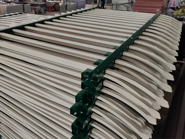 圍墻護(hù)欄能用多久？