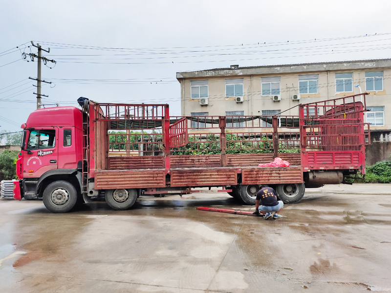 金用護(hù)欄2021年8月17日鋅鋼空調(diào)護(hù)欄發(fā)貨！