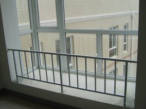 飄窗護(hù)欄廠家選擇時(shí)需要注意些什么？