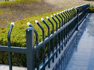 綠化護(hù)欄選什么材質(zhì)比較好？