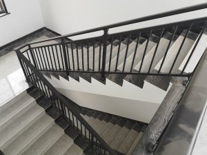 樓梯護(hù)欄多少錢一米？