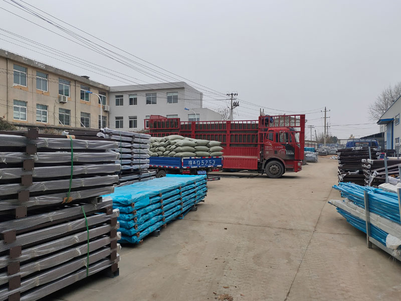 金用護欄2022年1月15日鋅鋼飄窗欄桿裝車發(fā)貨！