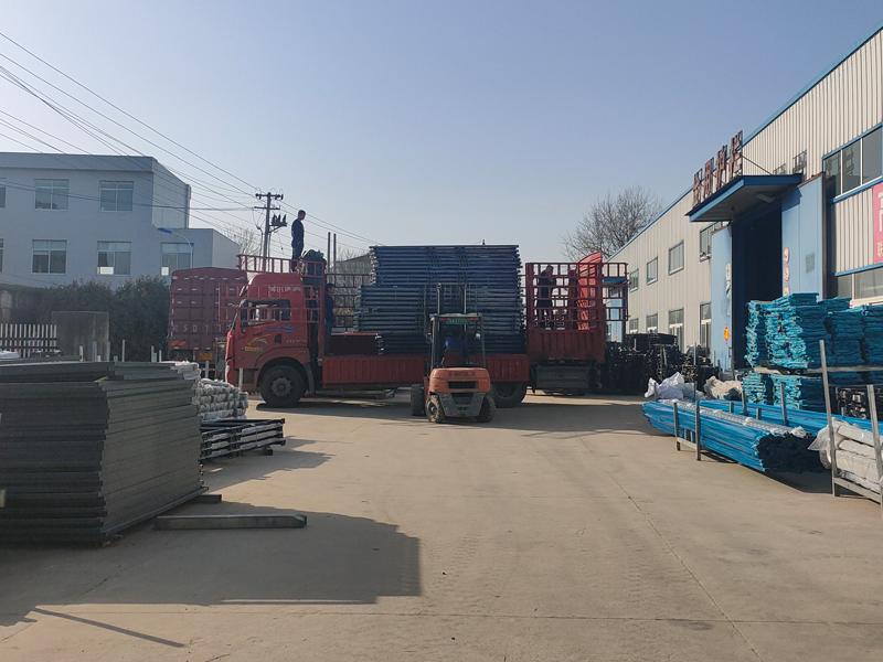 金用護(hù)欄2022年3月9日鋅鋼陽(yáng)臺(tái)欄桿裝車發(fā)貨！