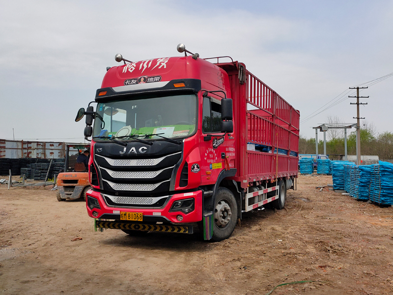 金用護(hù)欄2022年4月1日護(hù)窗欄桿裝車發(fā)貨！