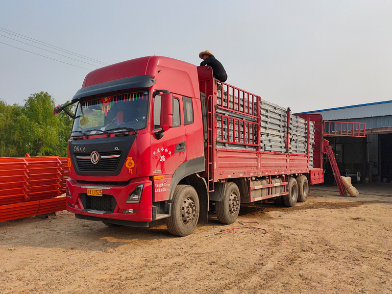 金用護欄2022年4月20日鋅鋼焊接護欄裝車發(fā)貨！