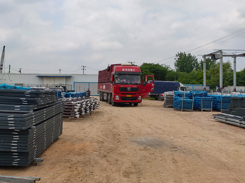 金用護欄2022年5月20日鋅鋼百葉窗裝車發(fā)貨！