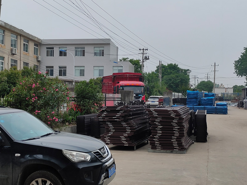 金用護(hù)欄2022年5月21日鋅鋼百葉窗裝車發(fā)貨！