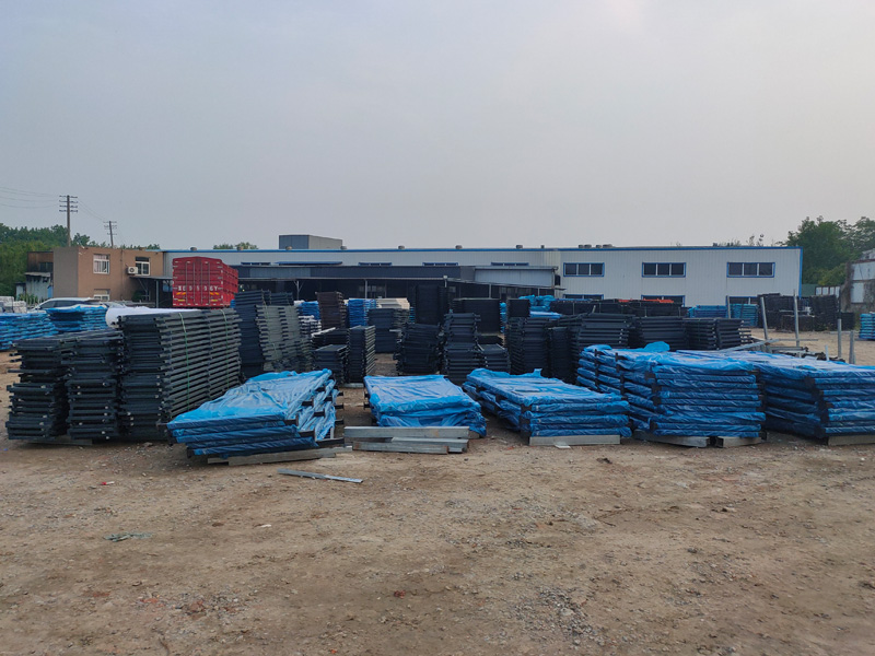 金用護欄2022年5月31日鋅鋼空調(diào)欄桿裝車發(fā)貨！