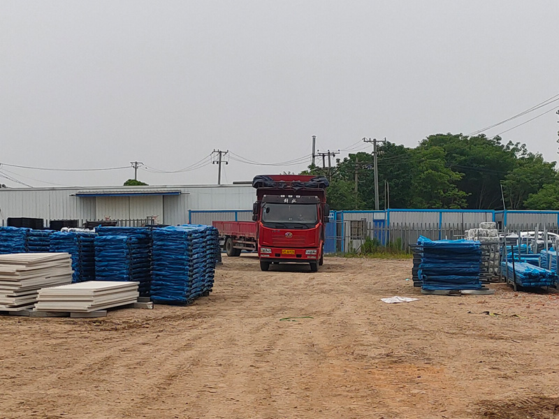 金用護(hù)欄2022年6月1日鋅鋼百葉窗裝車發(fā)貨！