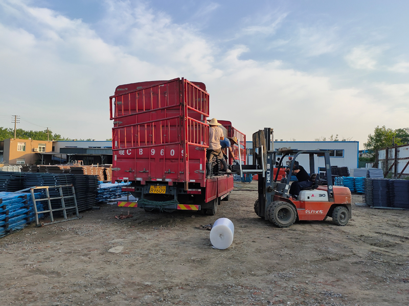 金用護(hù)欄2022年6月7日鋅鋼護(hù)窗欄桿裝車(chē)發(fā)貨！