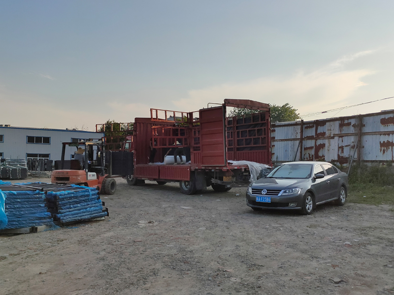 金用護(hù)欄2022年6月29日鋅鋼護(hù)窗欄桿裝車發(fā)貨！