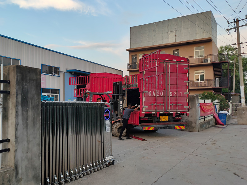 金用護欄2022年7月8日鋅鋼圍墻護欄裝車發(fā)貨！