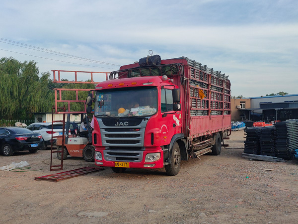 金用護欄2022年7月13日鋅鋼護窗欄桿裝車發(fā)貨！