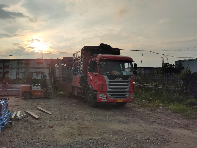 金用護(hù)欄2022年7月22日鋅鋼陽臺欄桿裝車發(fā)貨！