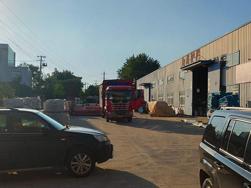 金用護(hù)欄2022年7月23日鋅鋼百葉窗裝車發(fā)貨！