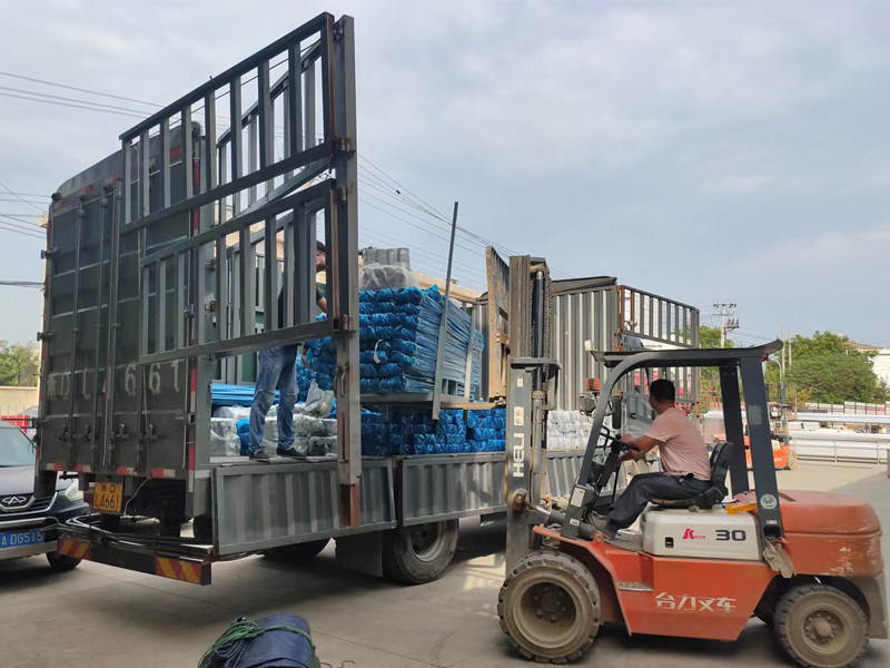 金用護(hù)欄2022年8月17日鋅鋼組裝護(hù)欄裝車(chē)發(fā)貨！