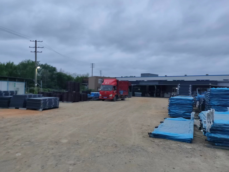 金用護(hù)欄2022年8月24日鋅鋼飄窗欄桿裝車發(fā)貨！