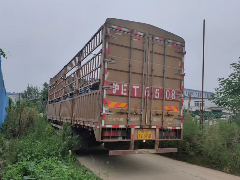 金用護(hù)欄2022年8月30日鋅鋼陽臺(tái)護(hù)欄裝車發(fā)貨！