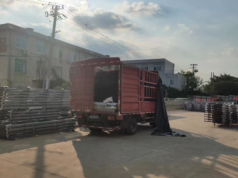 金用護欄2022年9月16日鋅鋼圍墻護欄裝車發(fā)貨！