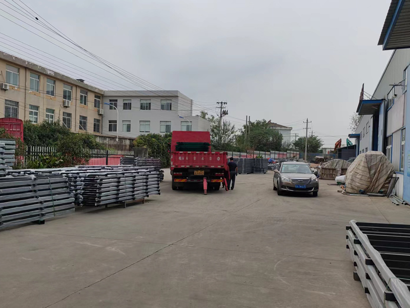 金用護欄2022年10月8日鋅鋼圍墻護欄裝車發(fā)貨！
