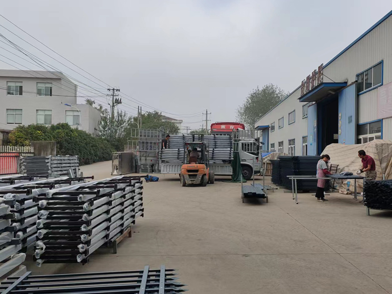 金用護(hù)欄2022年10月10日鋅鋼陽臺(tái)護(hù)欄裝車發(fā)貨！