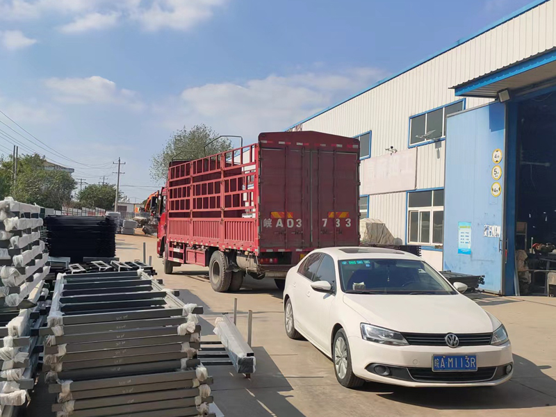 金用護欄2022年10月18日鋅鋼百葉窗裝車發(fā)貨！