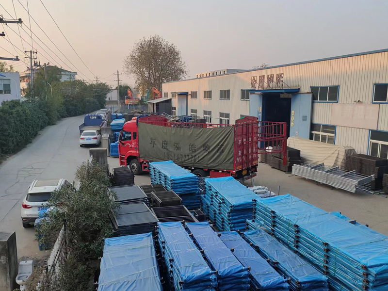 金用護(hù)欄2022年11月16日鋅鋼陽(yáng)臺(tái)護(hù)欄裝車發(fā)貨！