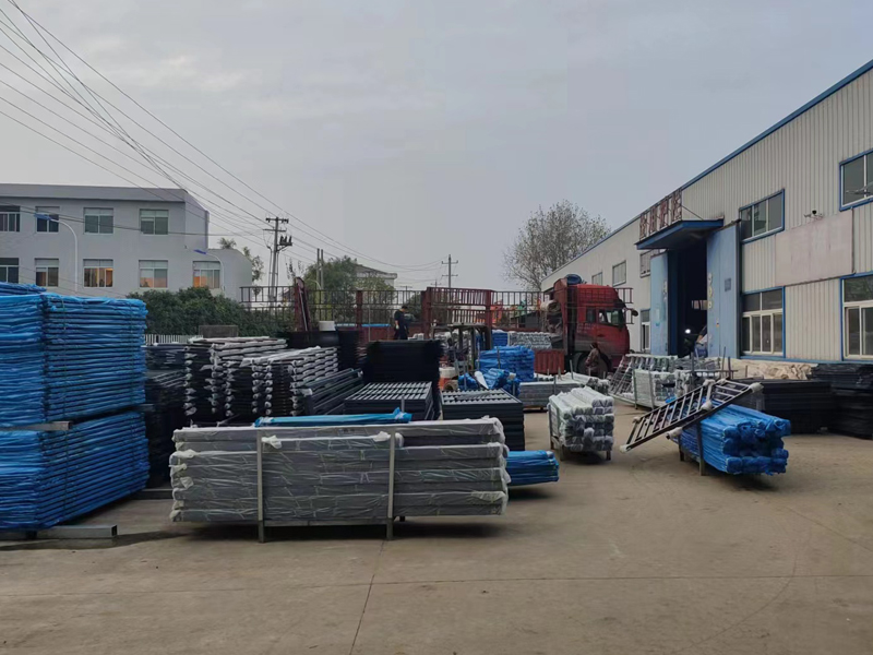 金用護(hù)欄2022年12月2日鋅鋼組裝護(hù)欄裝車發(fā)貨！