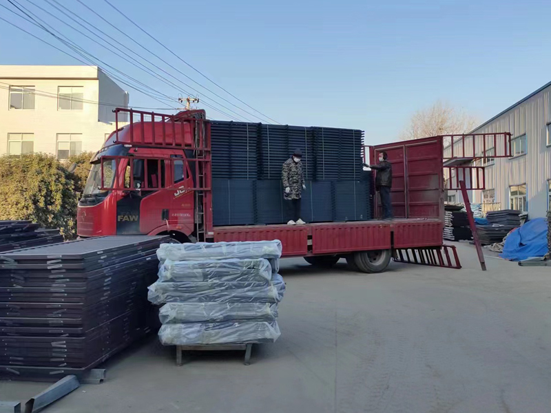 金用護欄2022年12月20日鋅鋼空調(diào)護欄裝車發(fā)貨！