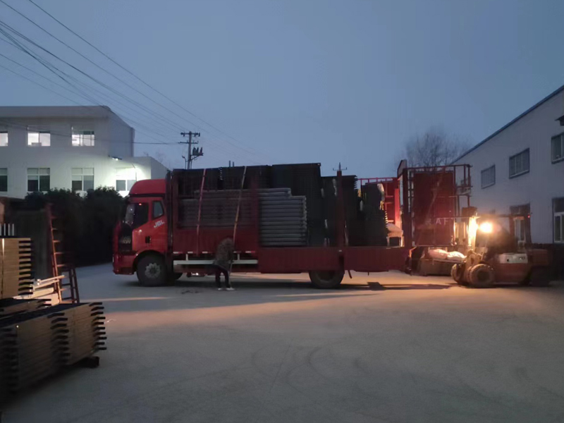 金用護(hù)欄2022年12月30日鋅鋼空調(diào)護(hù)欄裝車發(fā)貨！