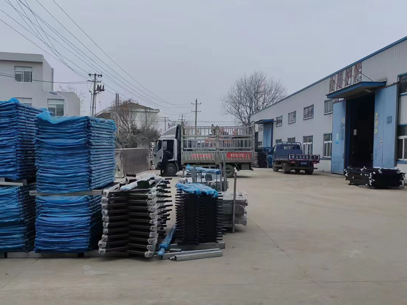 金用護(hù)欄2023年1月5日鋅鋼百葉窗裝車發(fā)貨！