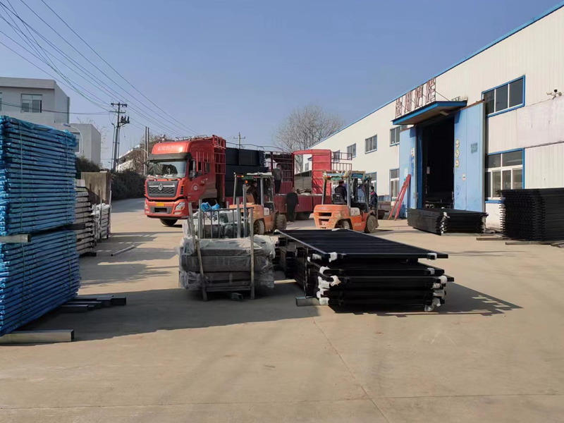  金用護欄2023年1月7日鋅鋼圍墻護欄裝車發(fā)貨！