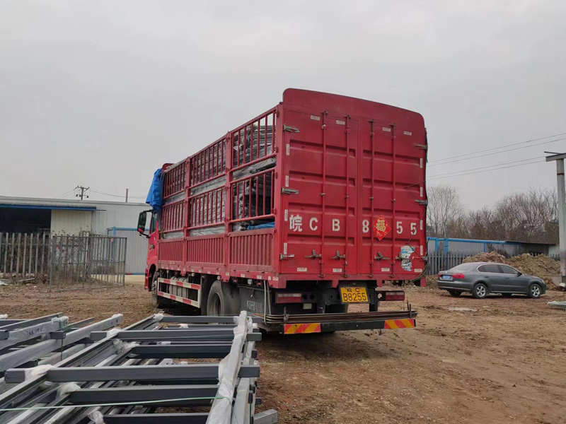 金用護(hù)欄2023年2月17日鋅鋼玻璃欄桿裝車(chē)發(fā)貨！