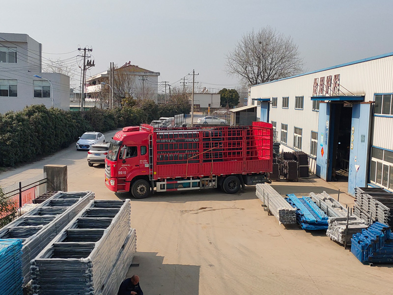 金用護欄2023年3月3日鋅鋼百葉窗裝車發(fā)貨！