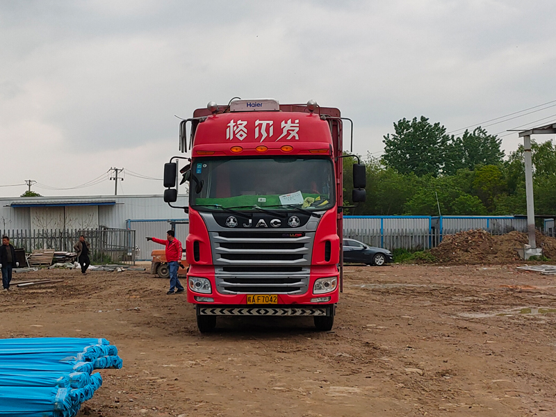 金用護(hù)欄2023年4月25日鋅鋼護(hù)窗欄桿裝車發(fā)貨！