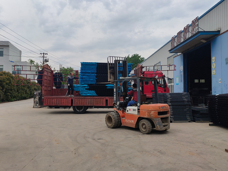 金用護(hù)欄2023年4月27日鋅鋼圍墻護(hù)欄裝車發(fā)貨！