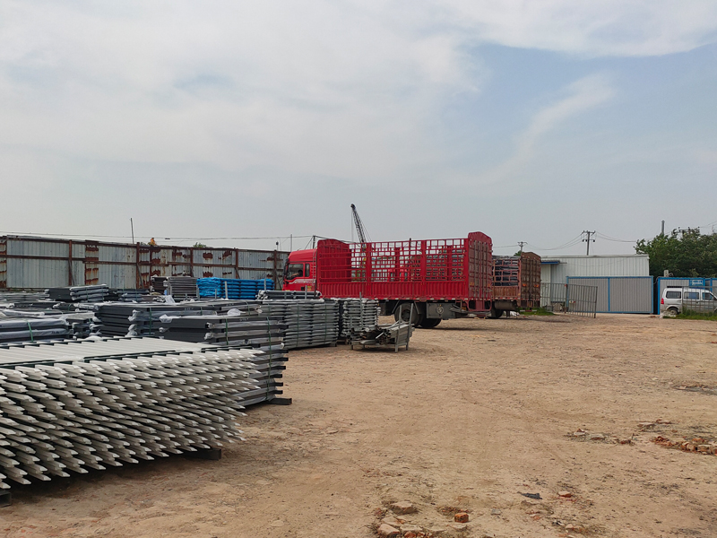 金用護欄2023年5月15日鋅鋼陽臺欄桿裝車發(fā)貨！