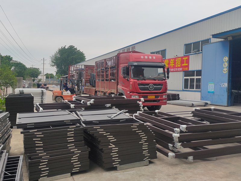 金用護欄2023年5月16日鋅鋼百葉窗裝車發(fā)貨！