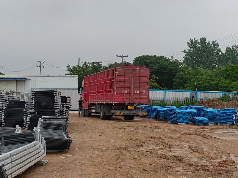 2023年5月30日鋅鋼護(hù)窗欄桿裝車發(fā)貨！