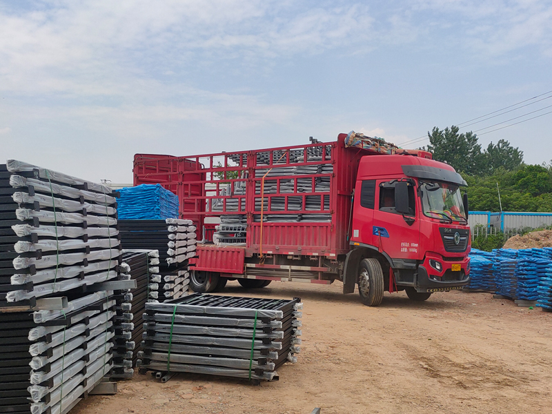 2023年6月9日陽(yáng)臺(tái)護(hù)窗欄桿裝車發(fā)貨！