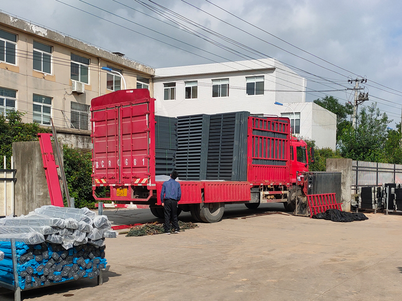 2023年6月26日鋁合金百葉窗裝車發(fā)貨！