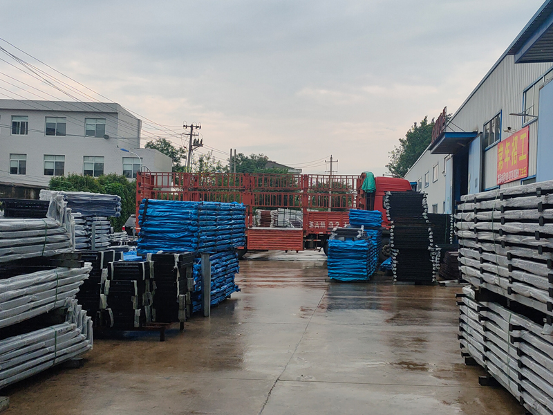 2023年7月7日鋅鋼連廊護(hù)欄裝車發(fā)貨！