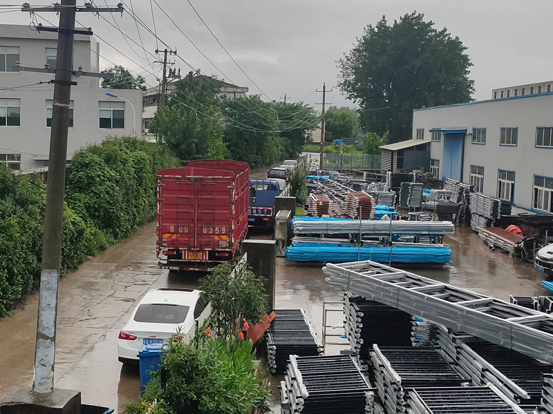 2023年7月18日鋅鋼連廊欄桿裝車發(fā)貨！