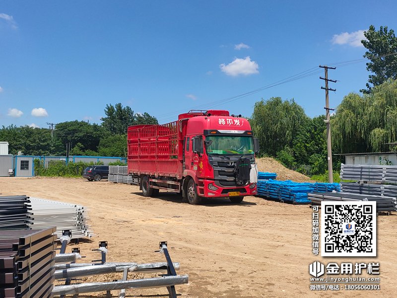 2023年7月28日鋁合金百葉窗裝車發(fā)貨！