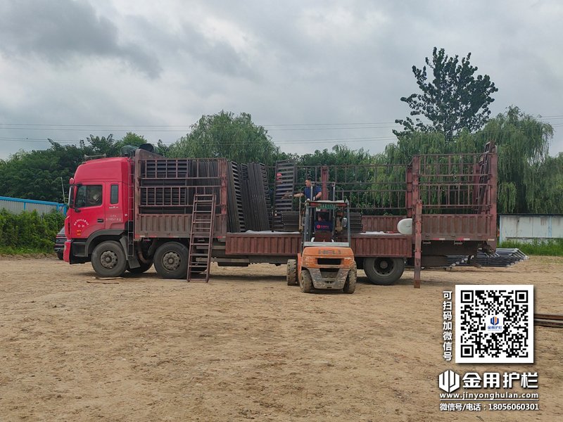 2023年7月31日鋁合金百葉窗裝車發(fā)貨！