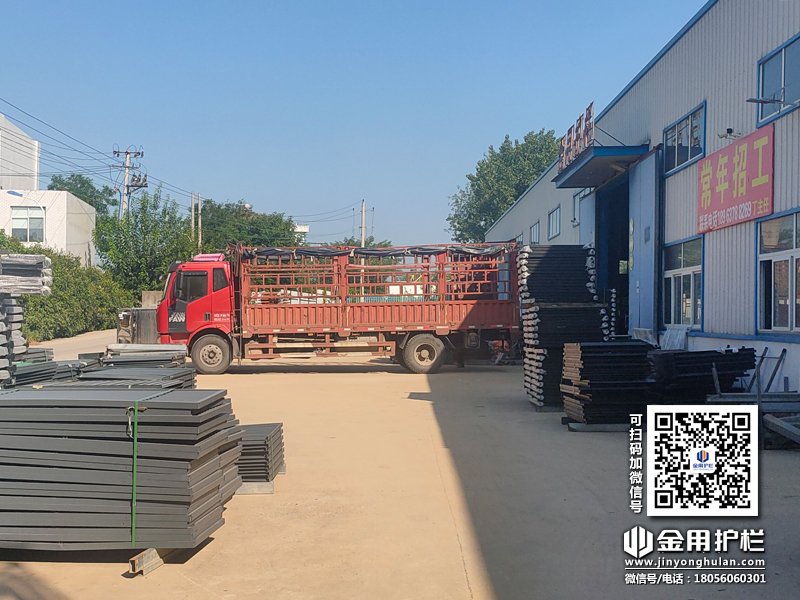2023年8月7日鋅鋼百葉窗裝車發(fā)貨！