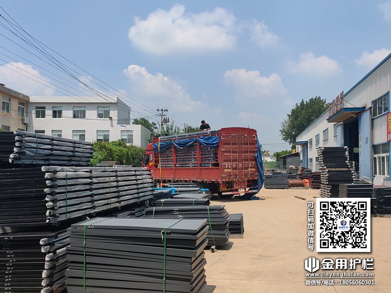 2023年8月15日鋅鋼玻璃欄桿裝車發(fā)貨！