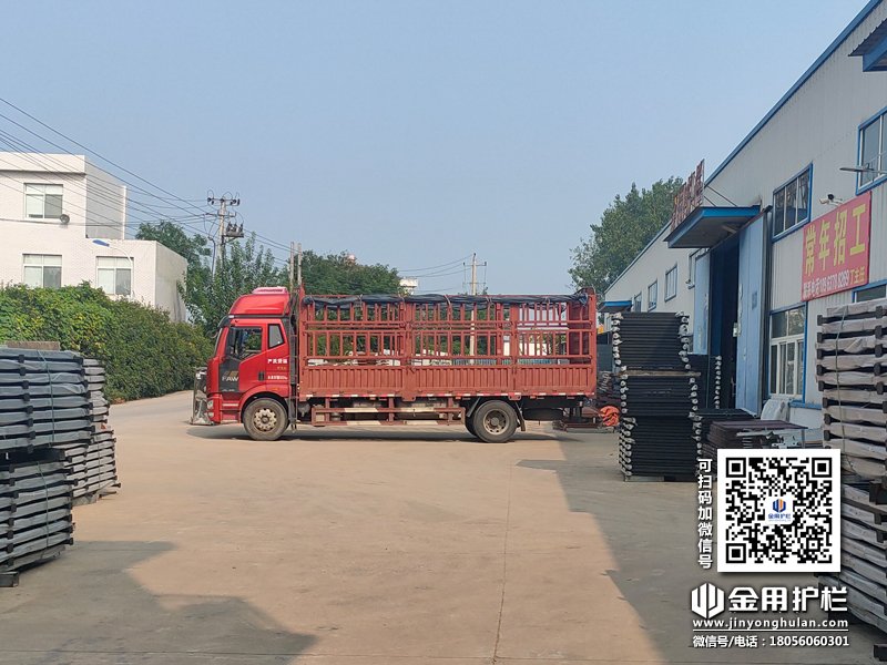 2023年8月19日鋅鋼百葉窗裝車發(fā)貨！