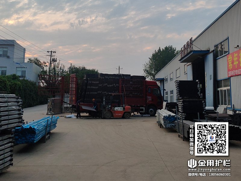 2023年9月2日鋅鋼百葉窗裝車發(fā)貨！